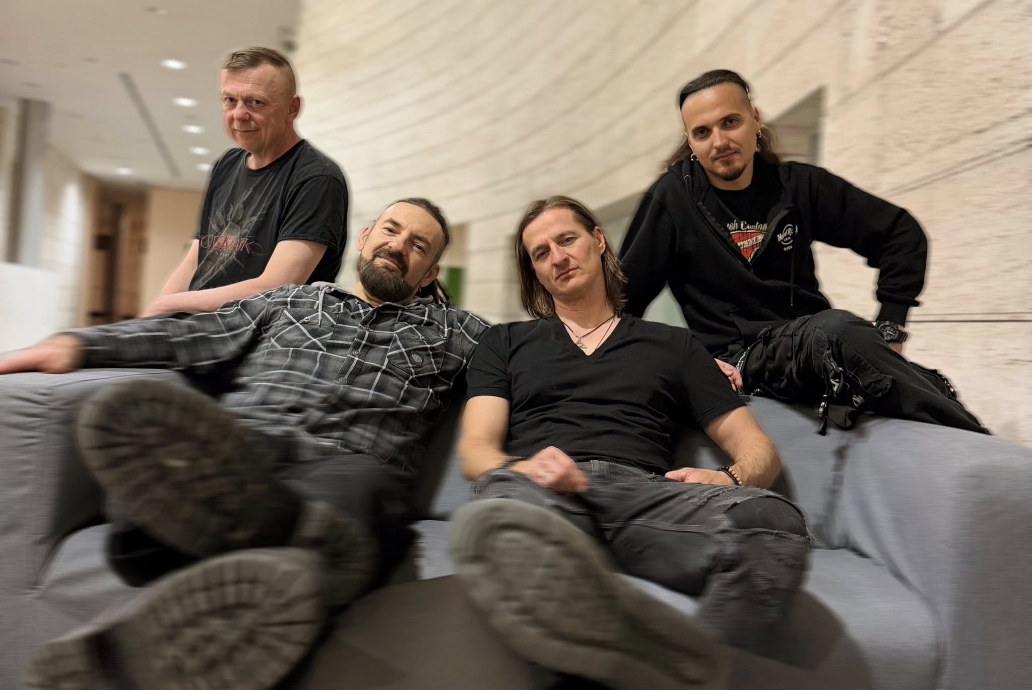 Siddhi - 'A baj megtörtént' címmel és az Intim Torna Illegál énekes Dorogi Péter vendégszereplésével érkezett meg az egykori Tankcsapda és Zanzibár gitáros vezette zenekar legújabb dala!